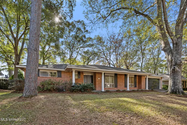 5347 Reddoch Dr, Jackson, MS 39211