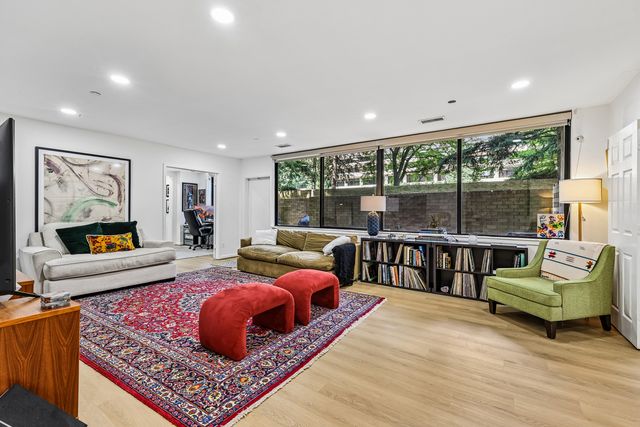 3709 S  George Mason Dr #T14, Falls Church, VA 22041