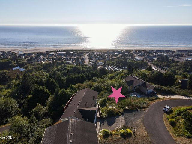 Longview Loop S, Rockaway Beach, OR 97136