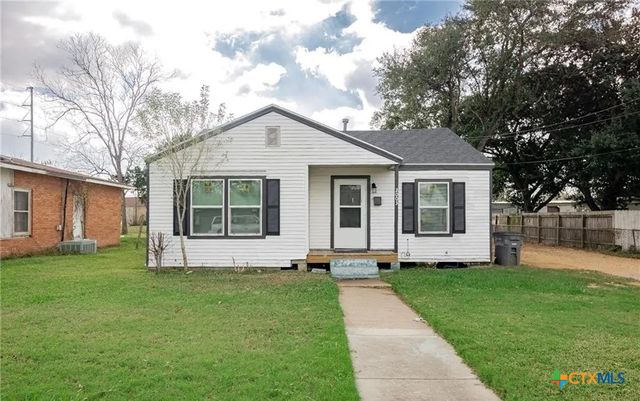 2003 Woodlawn St, Victoria, TX 77901