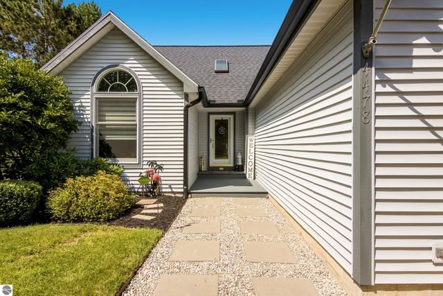 4478 Hampshire Dr, Williamsburg, MI 49690