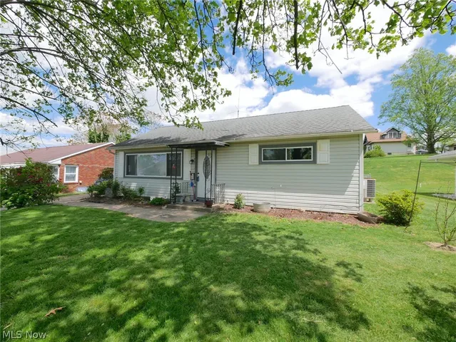 111 Pine Ln, Barnesville, OH 43713