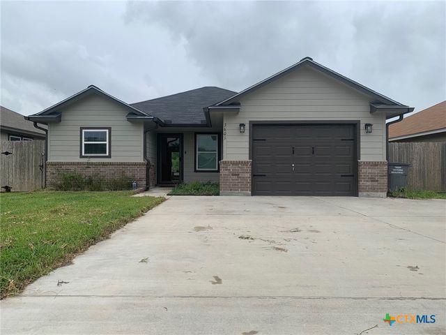 3601 Hanselman Rd, Victoria, TX 77901