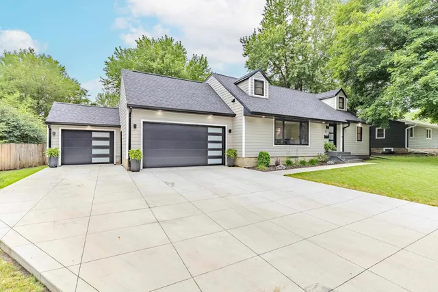927 2nd St NE, Sibley, IA 51249