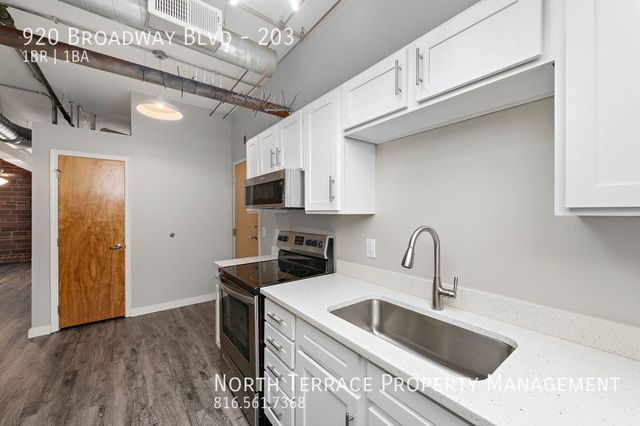 920 Broadway Blvd #203, Kansas City, MO 64105