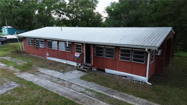 323 Seminole Ave, Palmdale, FL 33944