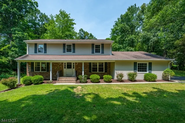 4 Tracey Ln, Sparta, NJ 07871