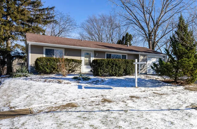 5615 Star Dr, Hanover Park, IL 60133