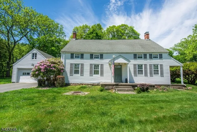 34 Unneberg Ave, Succasunna, NJ 07876