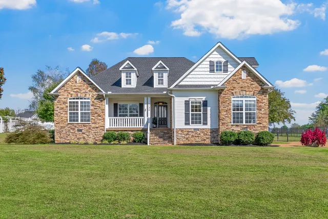 132 Shady Oak Dr, Dickson, TN 37055