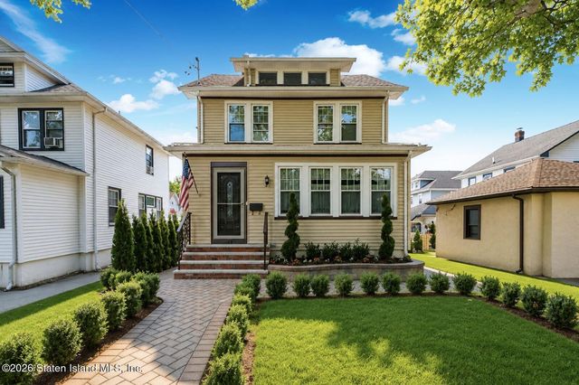 73 Walnut St, Staten Island, NY 10310