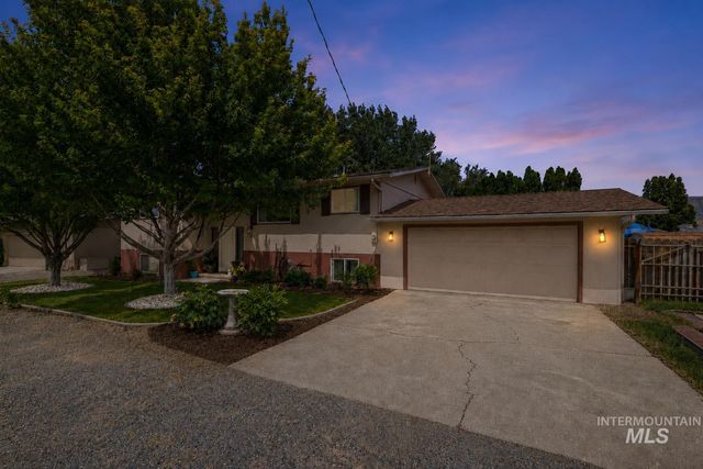 2390 Rolling Hills Dr, Clarkston, WA 99403