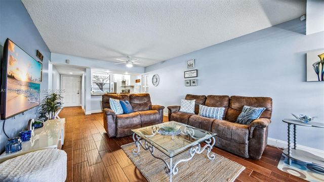 1518 Whitehall Dr #102, Davie, FL 33324