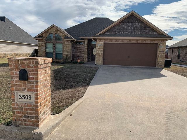 3509 Carriage Point Dr, Durant, OK 74701