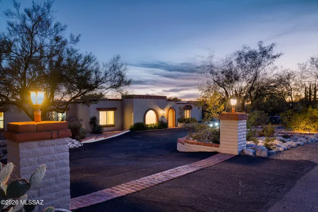 5030 E  Camino Bosque, Tucson, AZ 85718