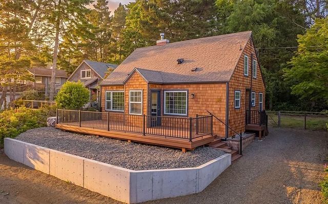 489 Pine Ave, Manzanita, OR 97130