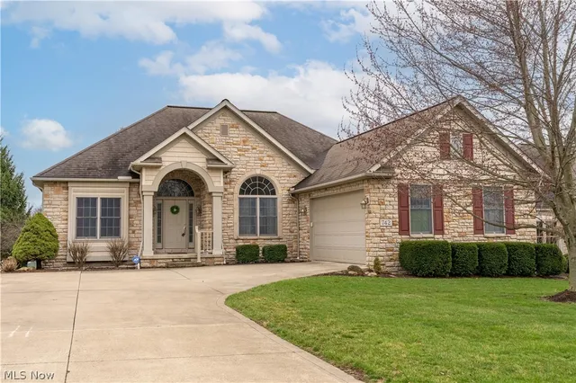 742 Homestead Pointe Dr, Orrville, OH 44667