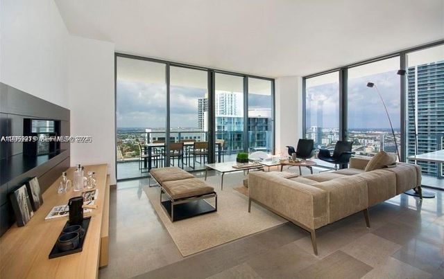 88 SW 7th St #2712, Miami, FL 33130