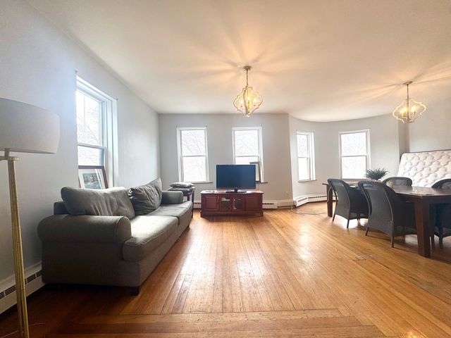 260 Aspinwall Ave #2, Brookline, MA 02445