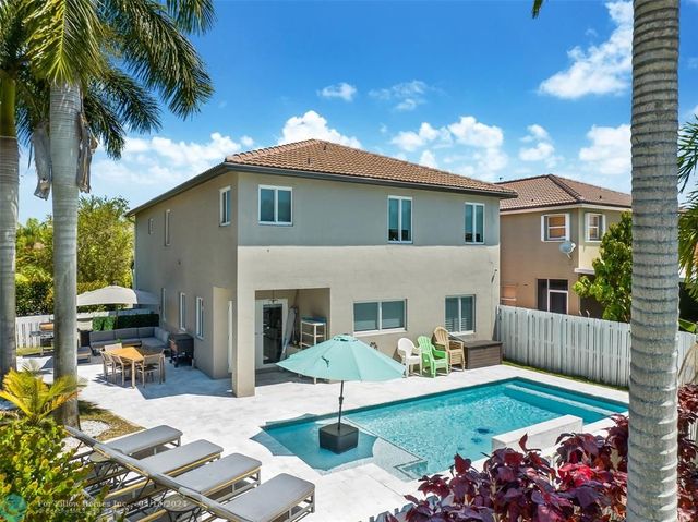 19280 NW 13th St, Pembroke Pines, FL 33029