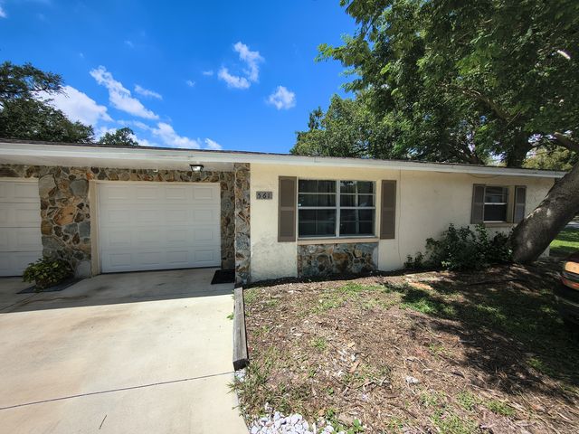 561 Laura Ln, Dunedin, FL 34698