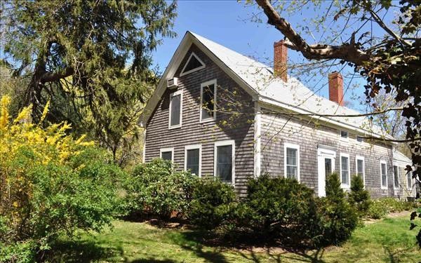 670 State Rd, West Tisbury, MA 02575