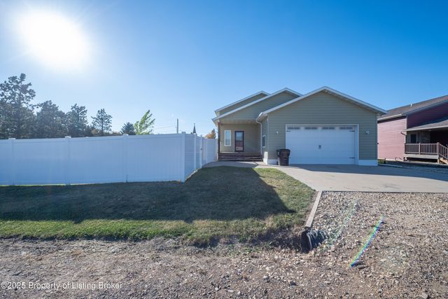 210 B St S, Richardton, ND 58652