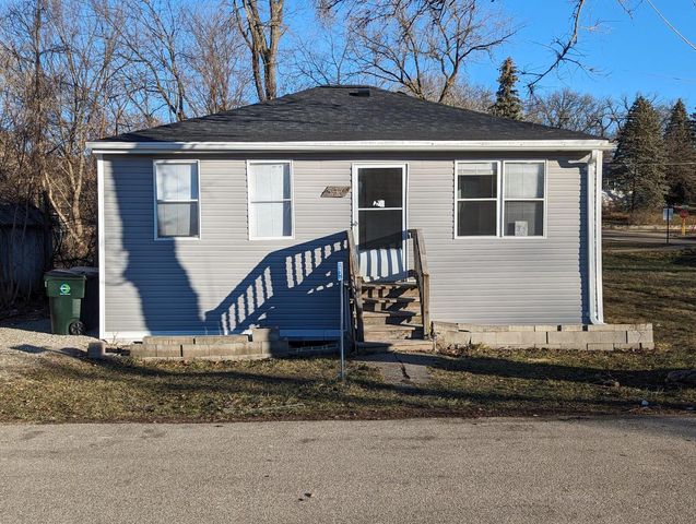 536 Lakeview Ave, Twin Lakes, WI 53181