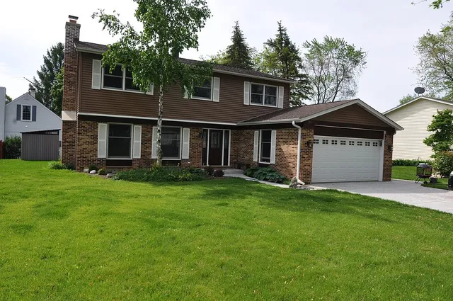 17515 W  Winnebago Dr, Grayslake, IL 60030