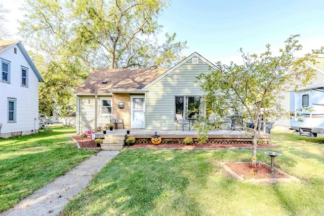 977 Cherry St, Ocheyedan, IA 51354