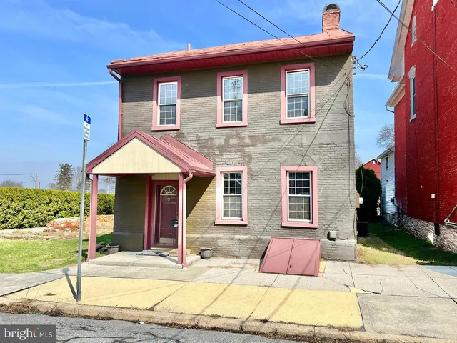 203 W  Franklin St, Womelsdorf, PA 19567