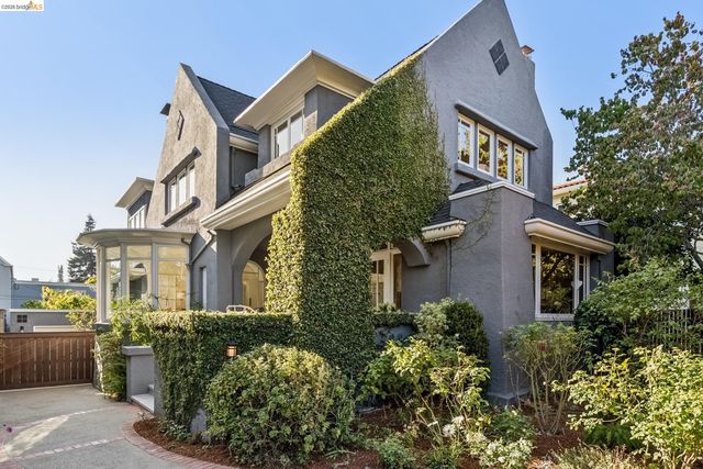 2710 Claremont Blvd, Berkeley, CA 94705