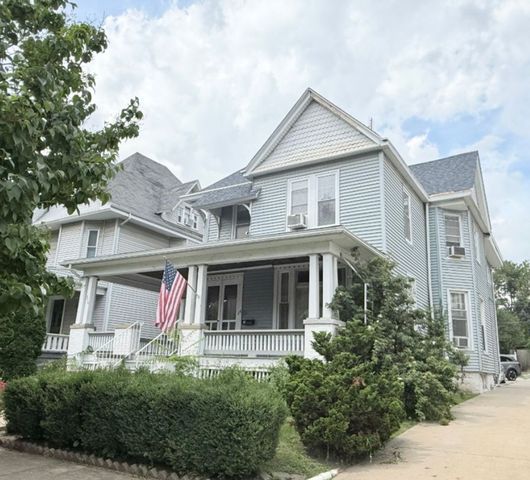 316 E  Locust St, Bloomington, IL 61701