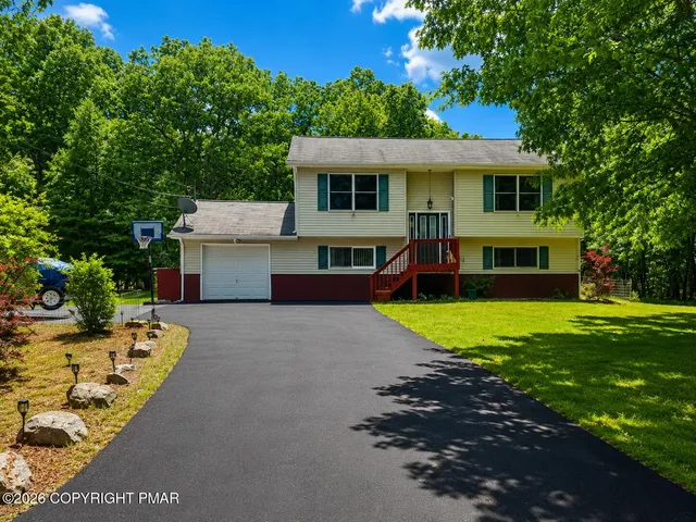 2307 Twig Ct, East Stroudsburg, PA 18302