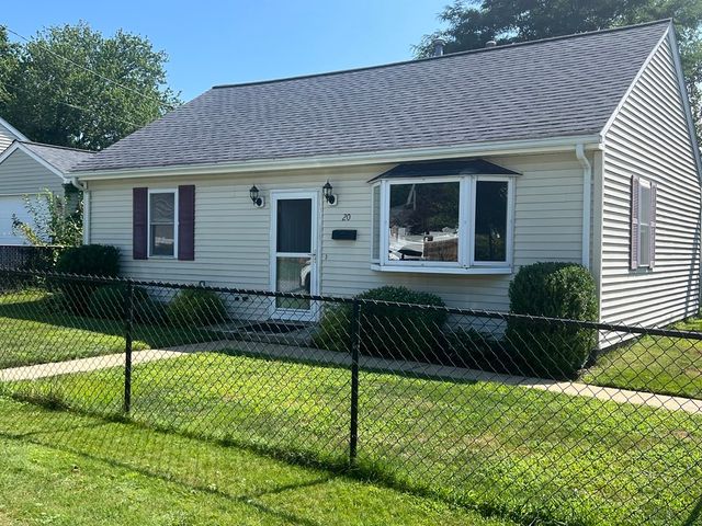 20 Hodges Ave, Somerset, MA 02725