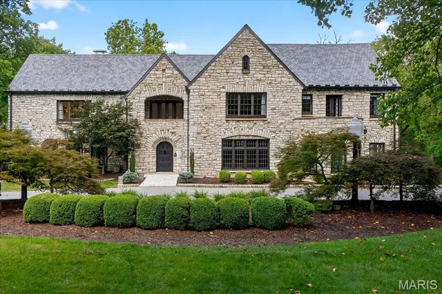 33 Dromara Rd, Saint Louis, MO 63124