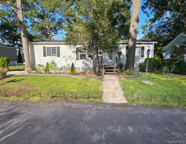 37-28 Hubbard Avenue, Riverhead, NY 11901