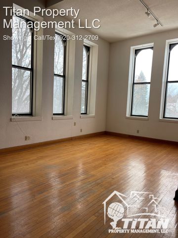 207 E  Irving Ave #202, Oshkosh, WI 54901