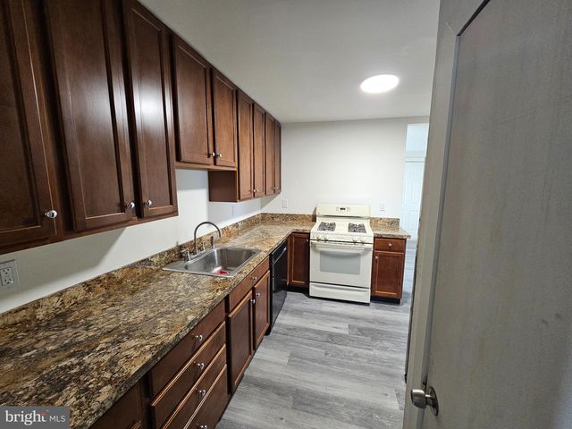 403 N  Grand Ave, National Park, NJ 08063