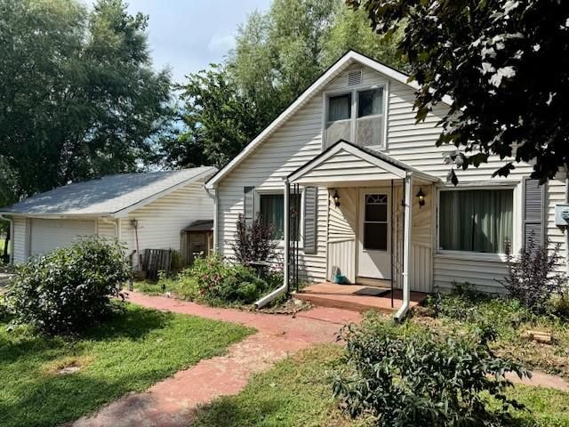205 W  Gala St, Waverly, MO 64096