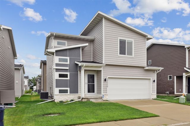 17116 Larkspur Ln, Urbandale, IA 50323
