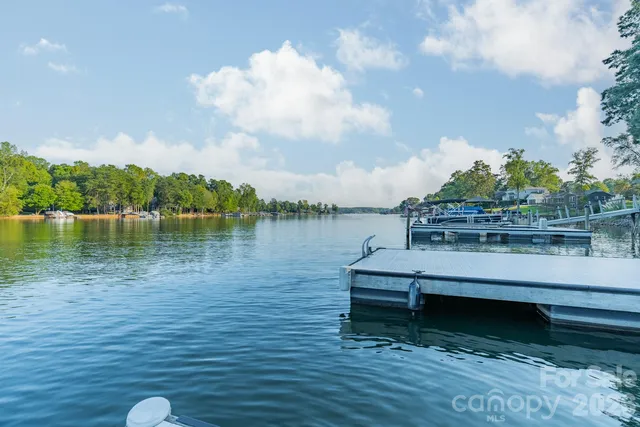 165 Woodstream Cir, Mooresville, NC 28117