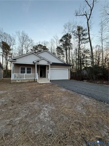 192 Woodmount Dr, Colonial Beach, VA 22443