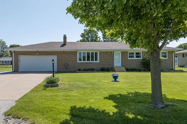 11719 1st St E, Milan, IL 61264