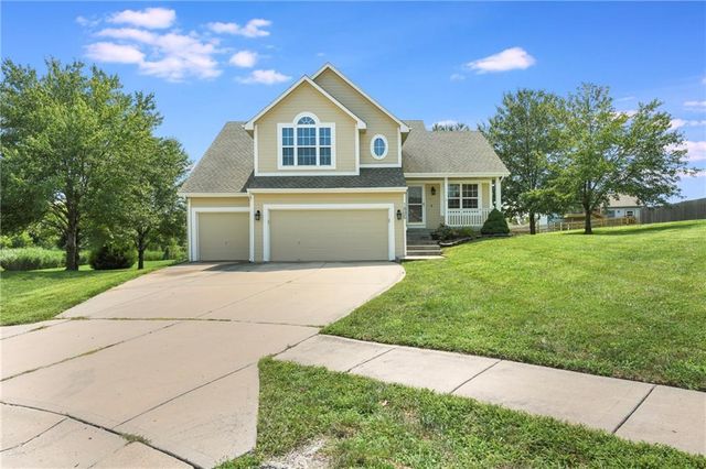 1805 Holt Cir, Liberty, MO 64068