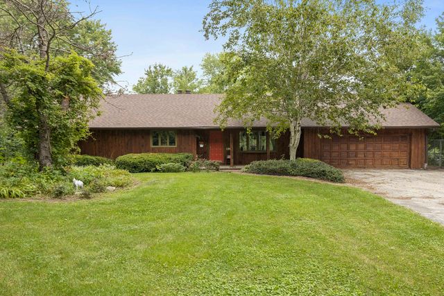 1010 Sunset Rd, Spring Grove, IL 60081