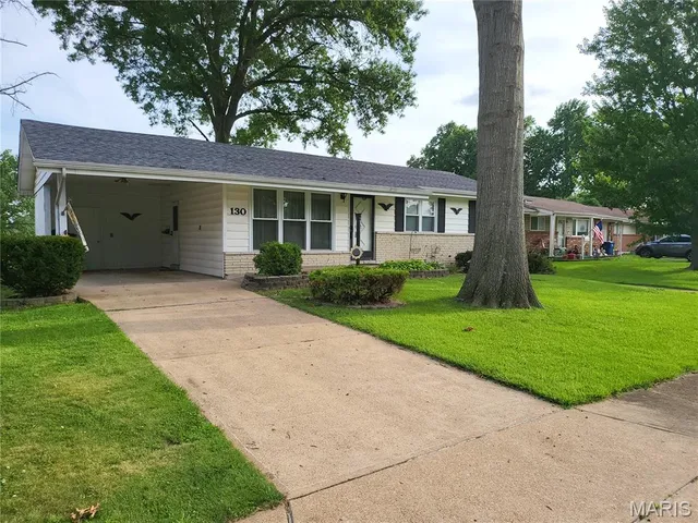 130 Sackett Dr, Florissant, MO 63033