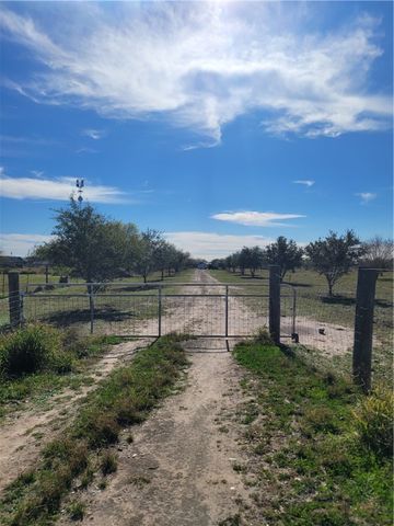 618 County Rd, Skidmore, TX 78389