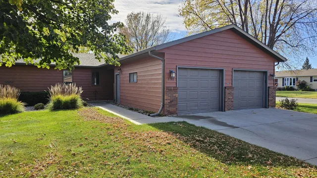2702 Railroad Cir, Aberdeen, SD 57401