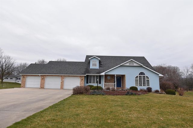 2195 Double L Dr, Independence, IA 50644